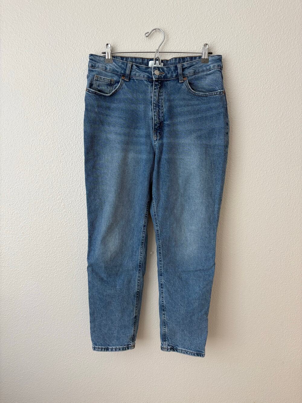 H&M Women’s Jeans Size 10 Blue High Rise Mom Fit Tapered Leg Stretch Denim